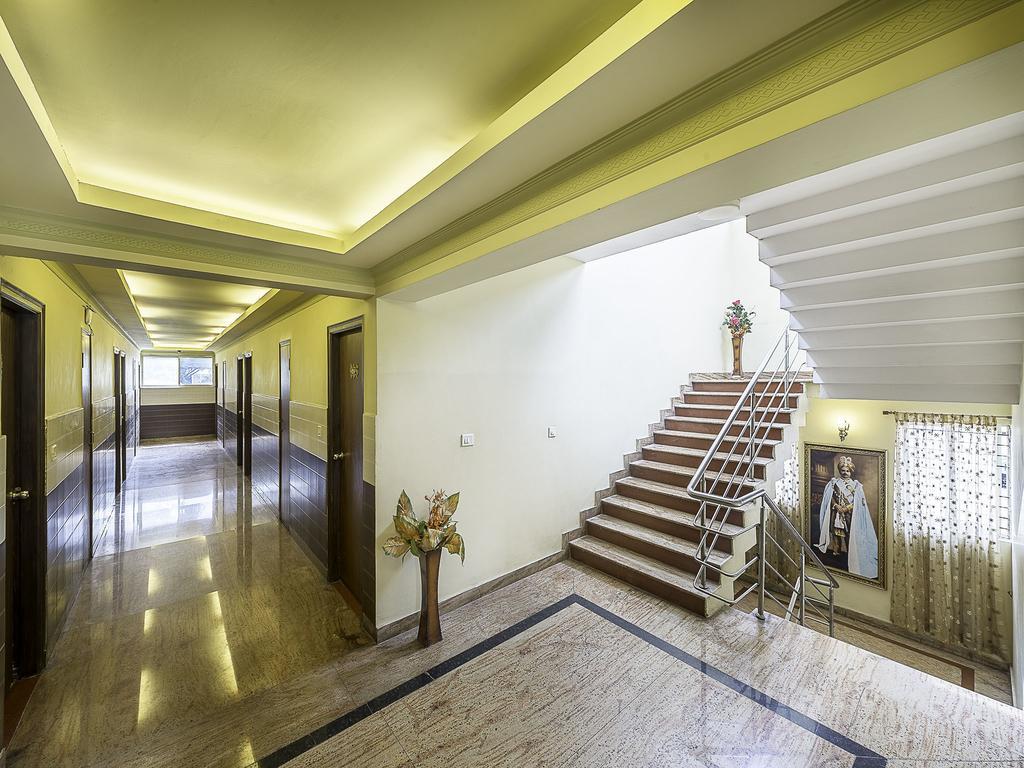 Hotel Treebo Trip Grand Regency Bangalore Esterno foto