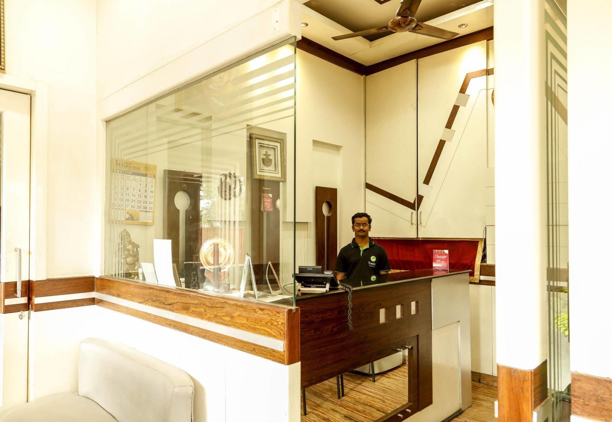 Hotel Treebo Trip Grand Regency Bangalore Esterno foto
