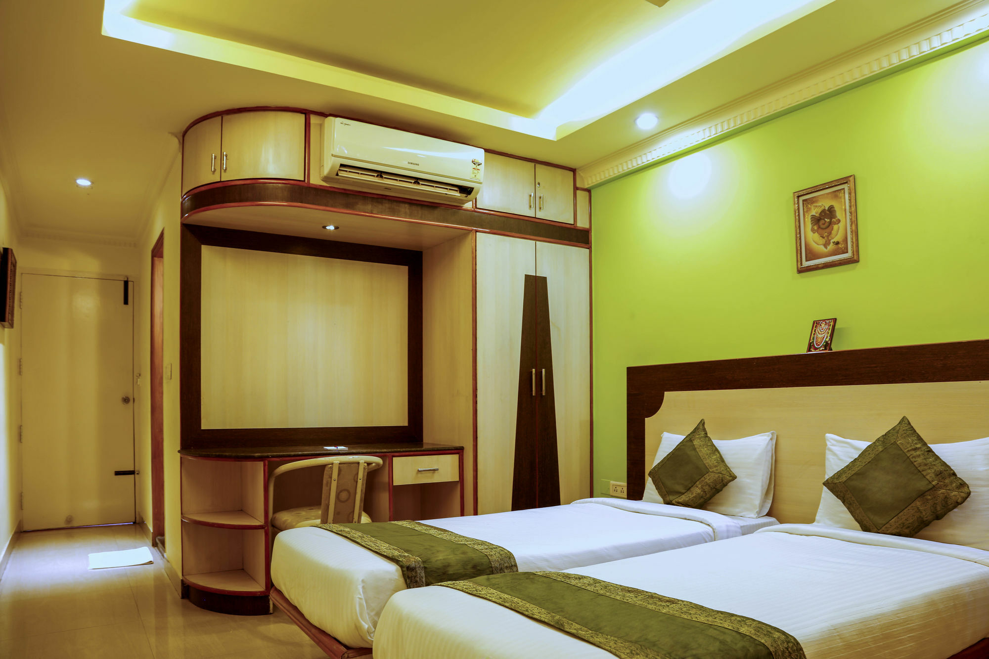 Hotel Treebo Trip Grand Regency Bangalore Esterno foto