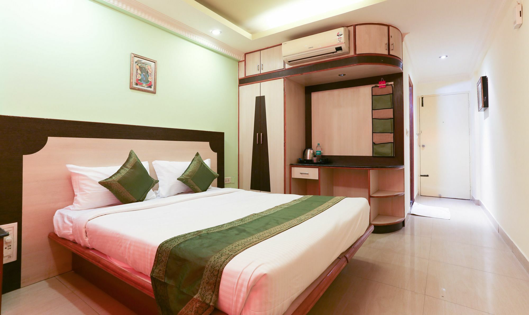 Hotel Treebo Trip Grand Regency Bangalore Esterno foto