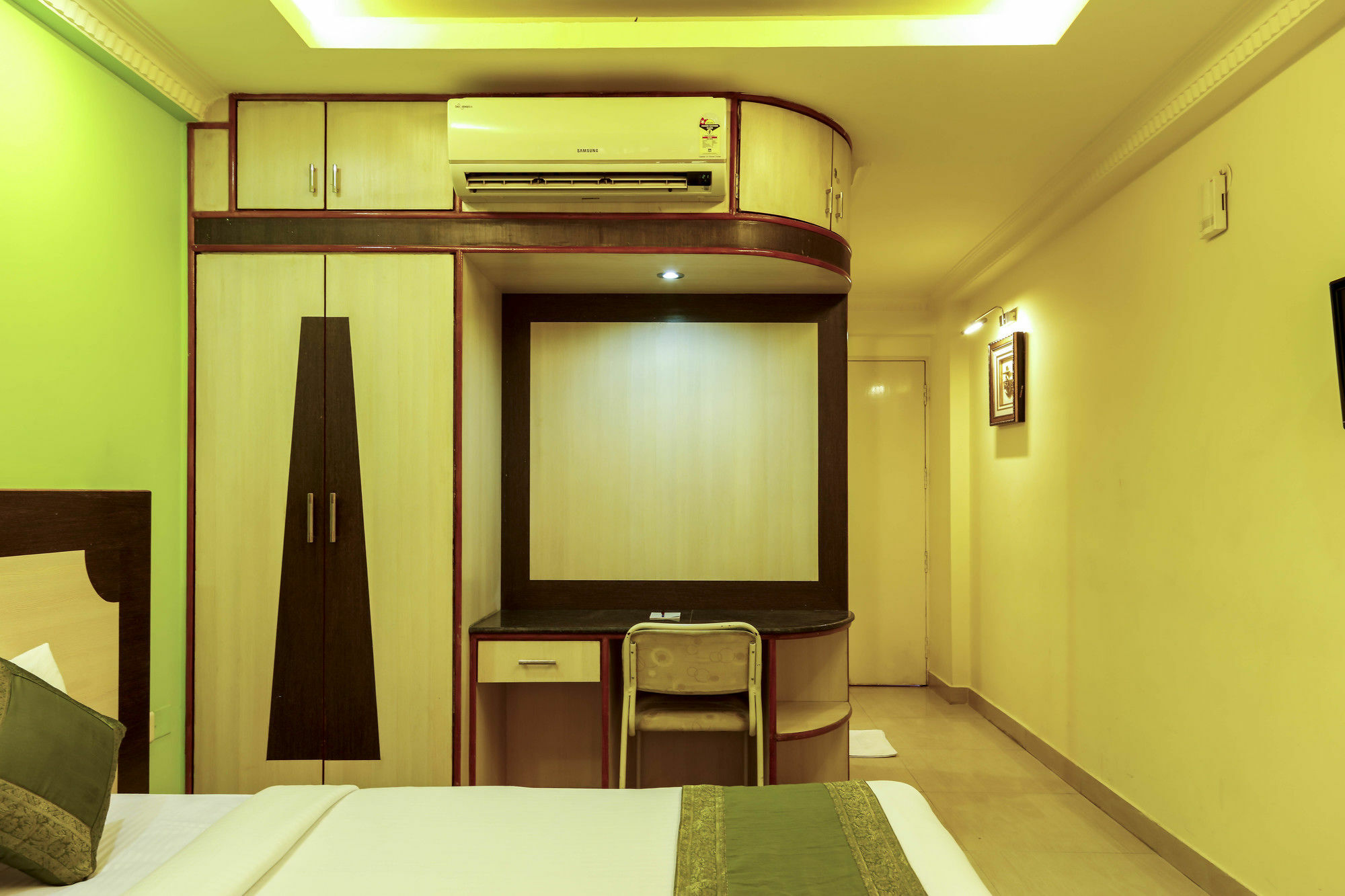 Hotel Treebo Trip Grand Regency Bangalore Esterno foto
