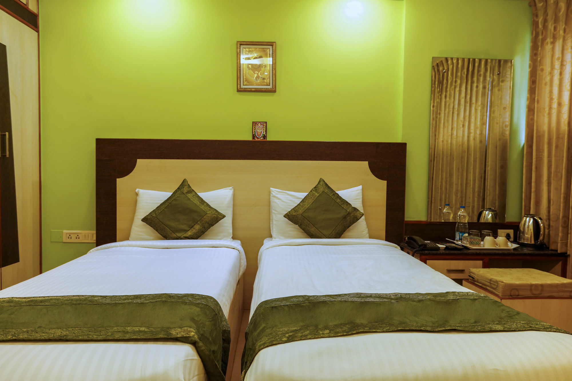 Hotel Treebo Trip Grand Regency Bangalore Esterno foto