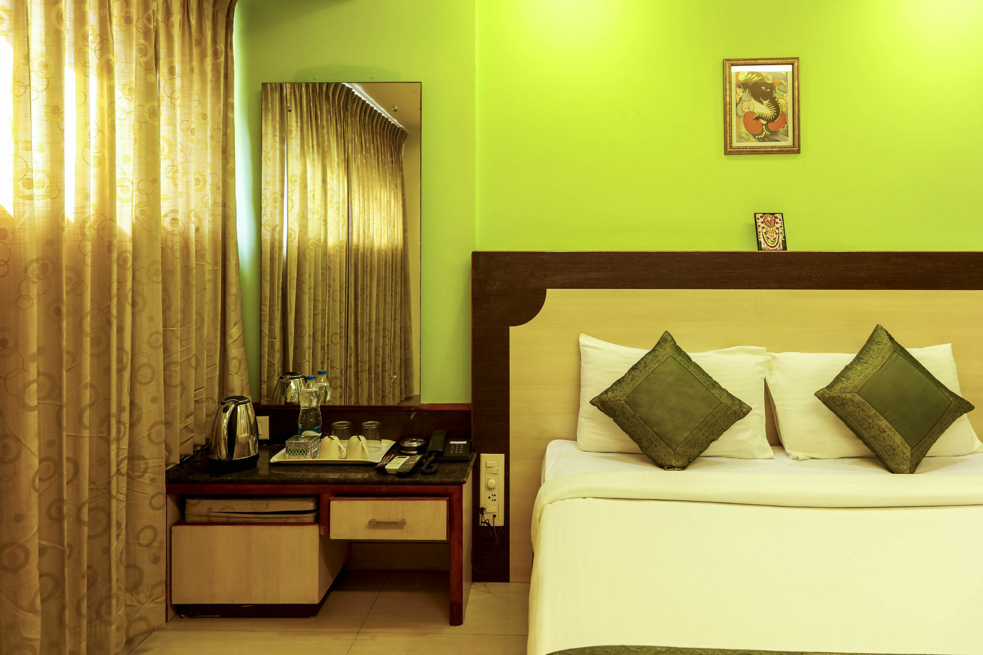 Hotel Treebo Trip Grand Regency Bangalore Esterno foto