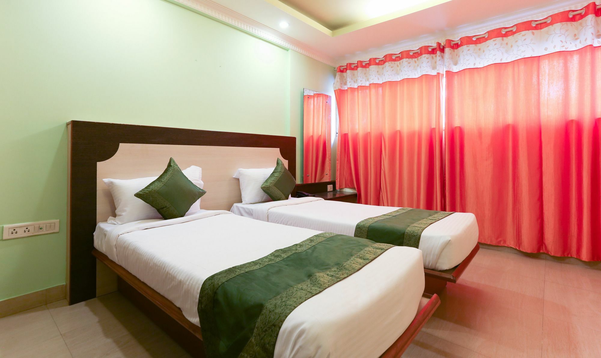 Hotel Treebo Trip Grand Regency Bangalore Esterno foto